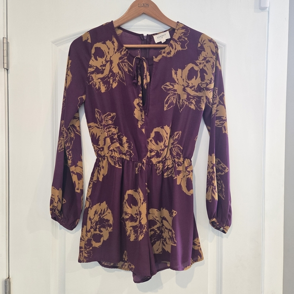 Everly Other - Everly Purple Floral Long Sleeve Tie Front Romper Women’s Size S Regular